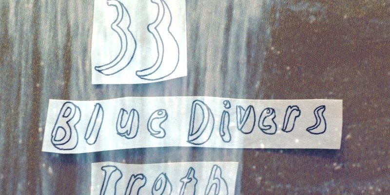 33, Blue Divers & Troth at Wombarra Bowlo