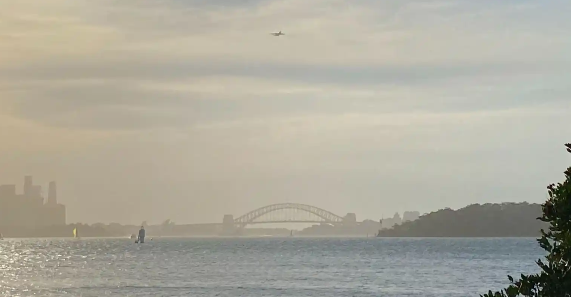 FLOATINGLY: Laura Chislett and James Fortune (flute/s)